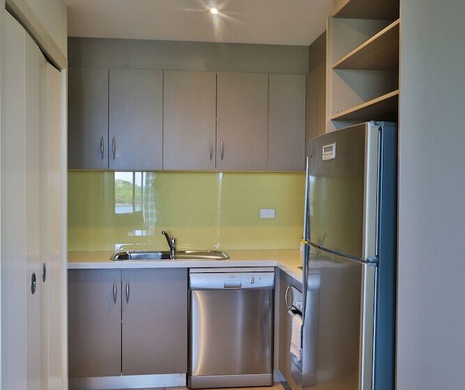 דירת דלוקס חדר שינה 1 עם נוף לים, Lady Bay Resort