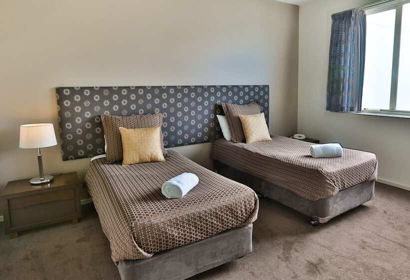 דירת דלוקס 2 חדרי שינה עם נוף לים, Lady Bay Resort