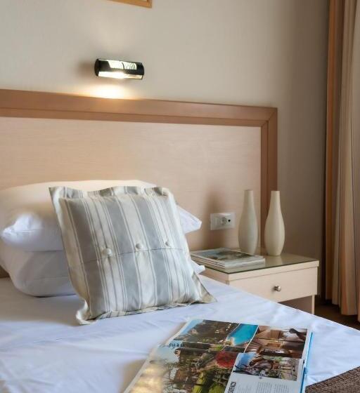 园景高级三人间, Dedalos