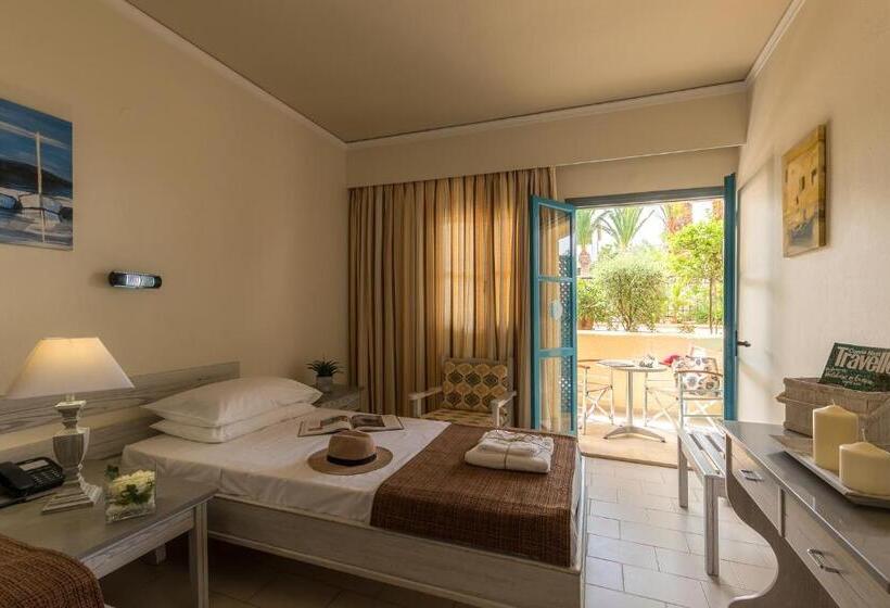 带泳池景观的高档工作室, Dedalos