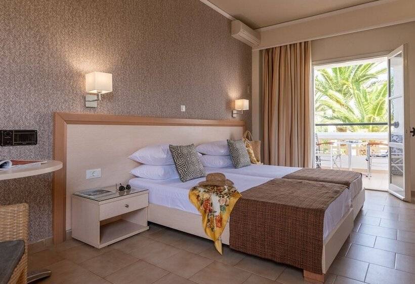 חדר סופריור לשלושה עם נוף לגינה, Dedalos