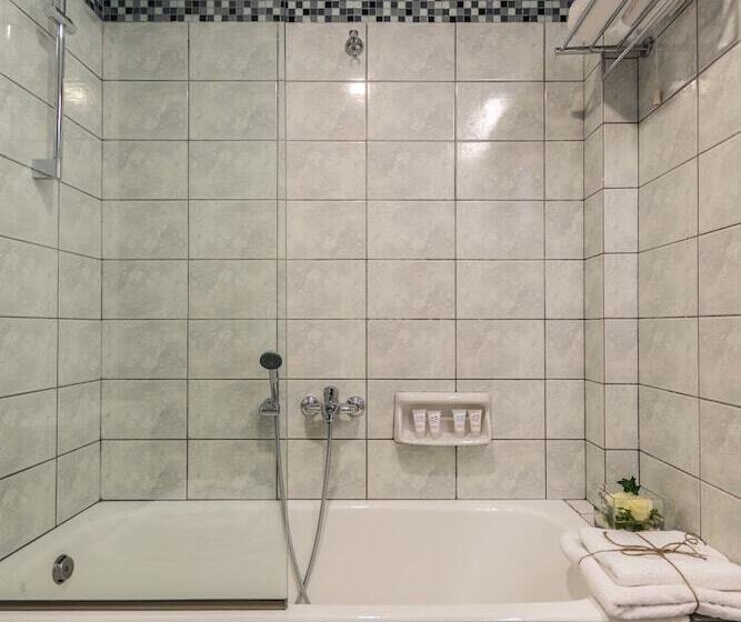 标准三人间, Dedalos