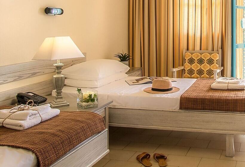 带泳池景观的高档工作室, Dedalos