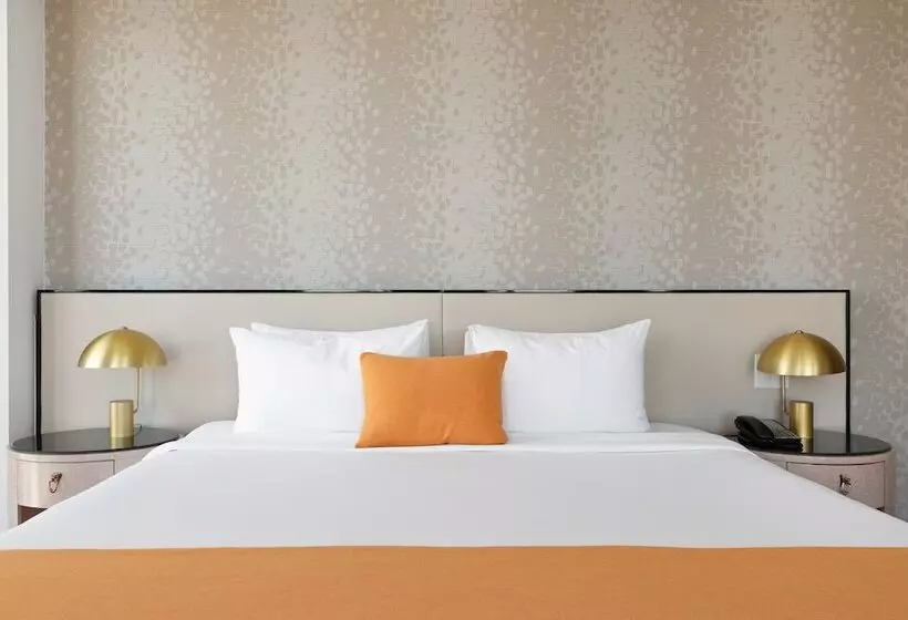 Deluxe Room King Size Bed