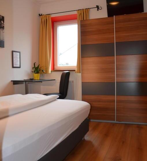 이코노미 룸, Traube