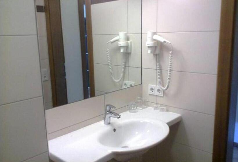 수피리어 룸, Traube