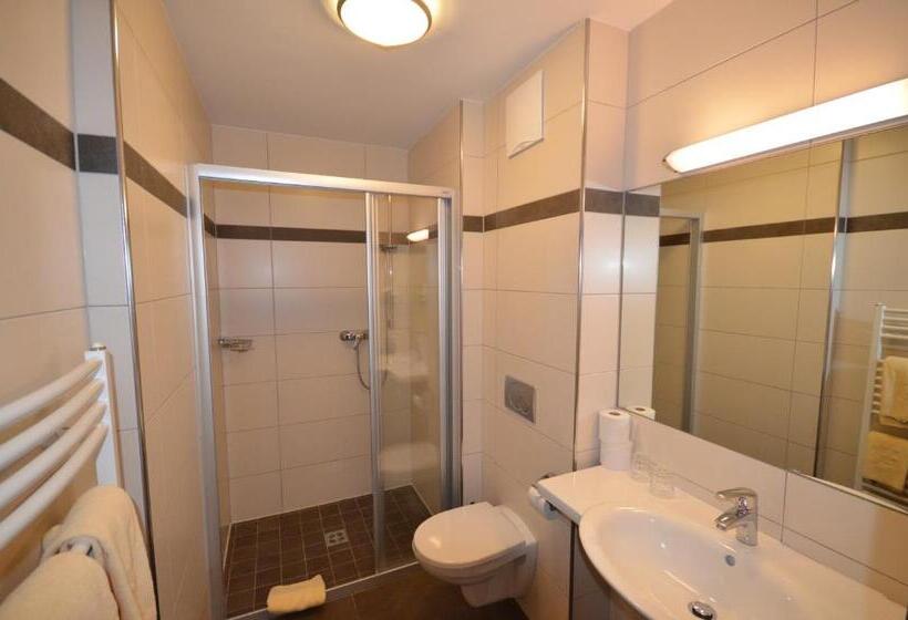 수피리어 룸, Traube