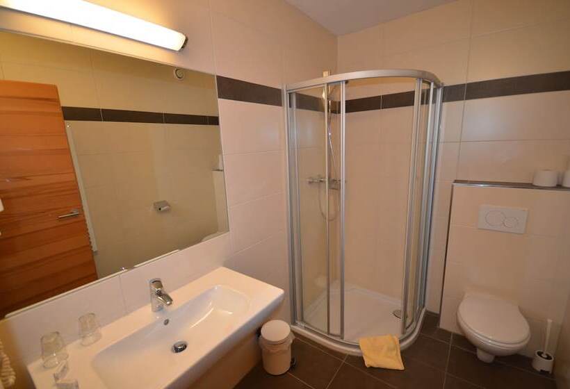 스탠다드 룸, Traube