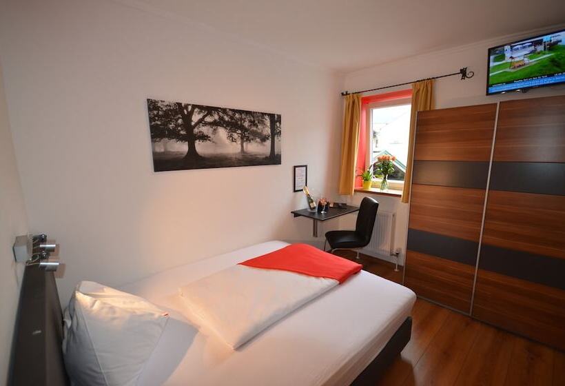 이코노미 룸, Traube