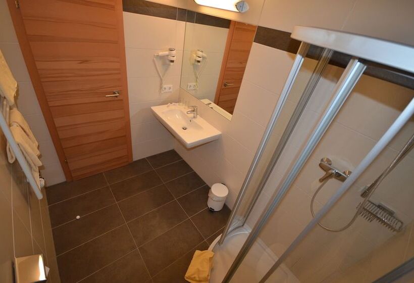 패밀리 룸, Traube