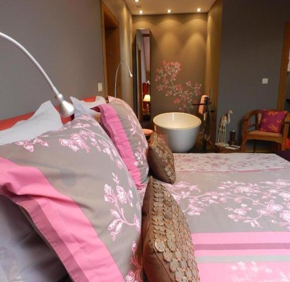 标准间带游泳池, O Sixième Sens