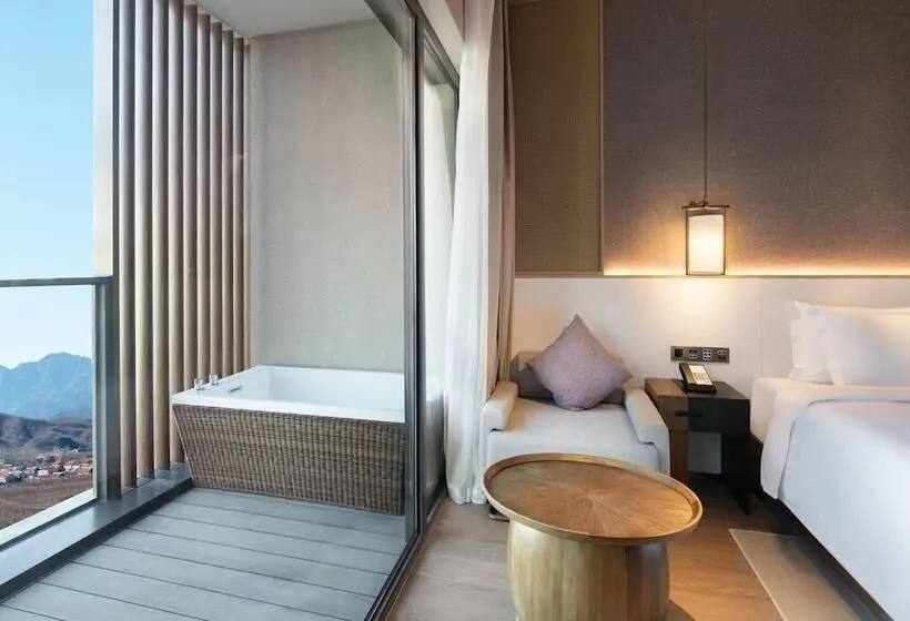 バルコニー付きスタンダードルーム, Crowne Plaza Zunhua Hot Spring Town, An Ihg