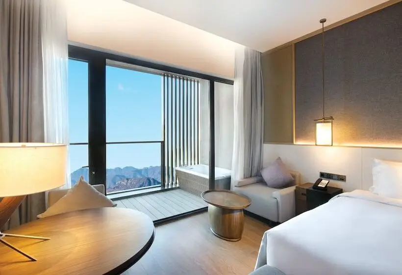 バルコニー付きスタンダードルーム, Crowne Plaza Zunhua Hot Spring Town, An Ihg