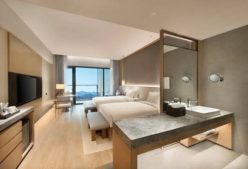 バルコニー付きスタンダードルーム, Crowne Plaza Zunhua Hot Spring Town, An Ihg