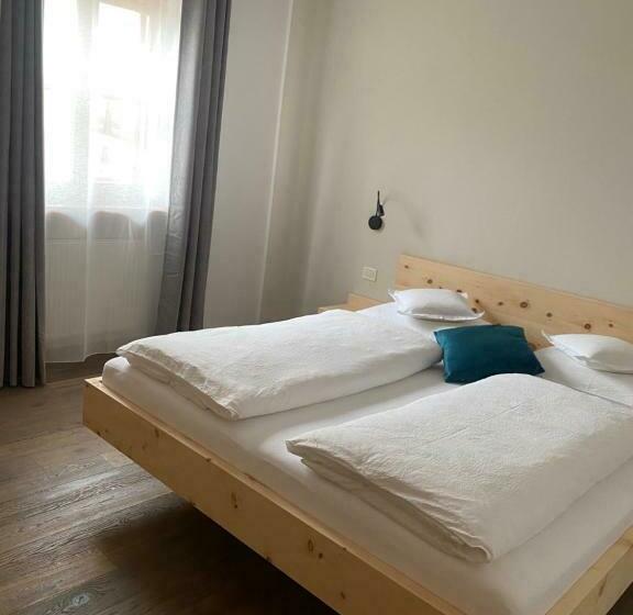 דירת חדר, Engadiner Apartments & Wines