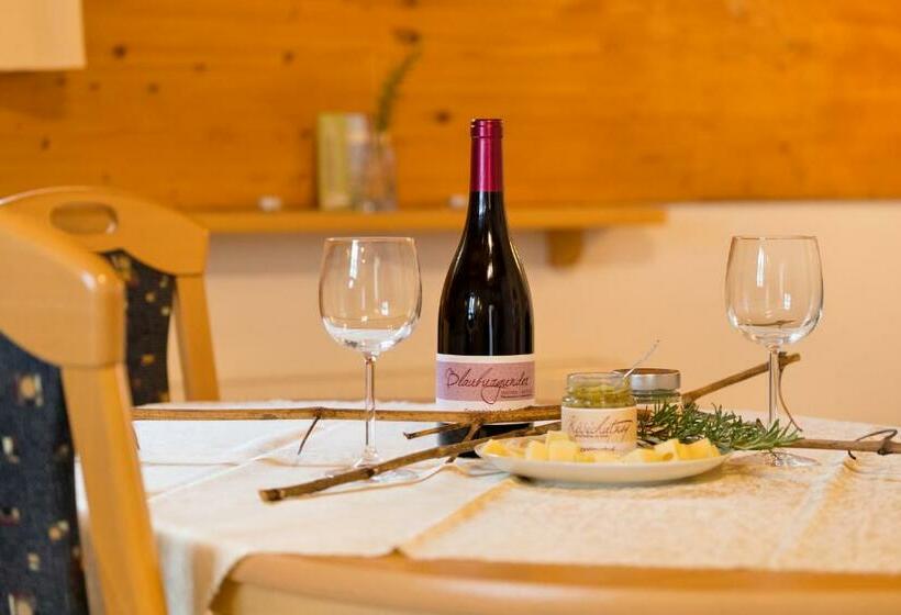 דירת חדר, Engadiner Apartments & Wines