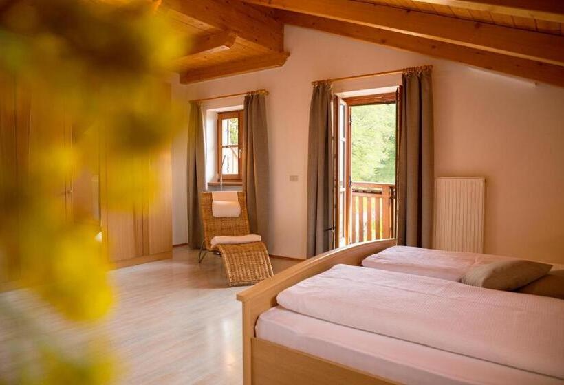 דירת חדר נוף לבריכה, Engadiner Apartments & Wines