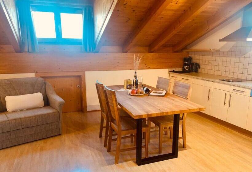 דירת חדר נוף לבריכה, Engadiner Apartments & Wines