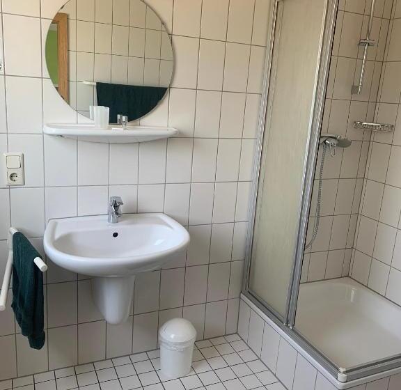 标准单人间, Zur Schleuse