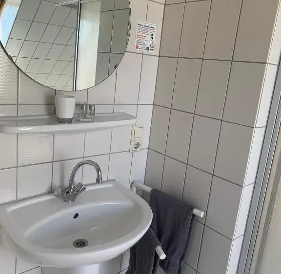 スタンダードルーム, Zur Schleuse