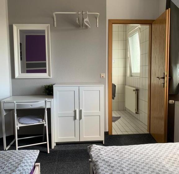 标准间, Zur Schleuse