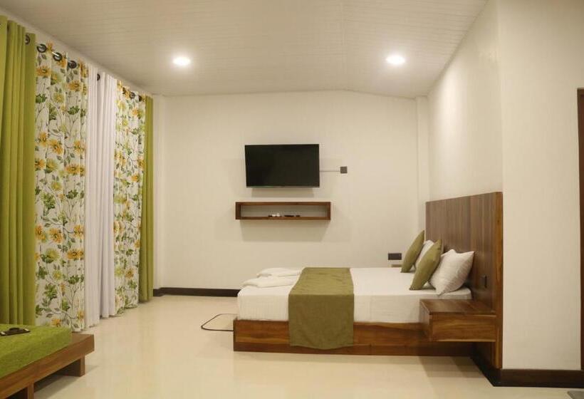 Семейный Номер Вид на Горы, New Sandra Guesthouse