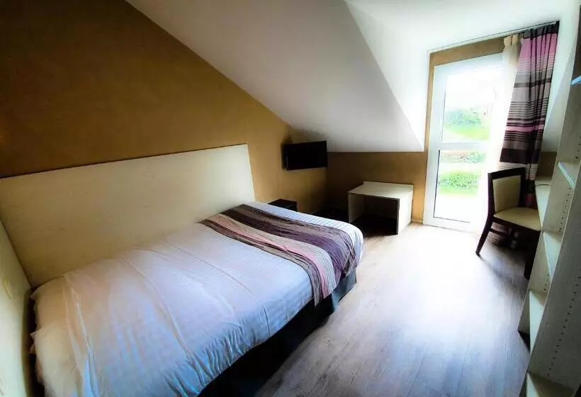 Basic-huone, Alicia Auray Le Bono