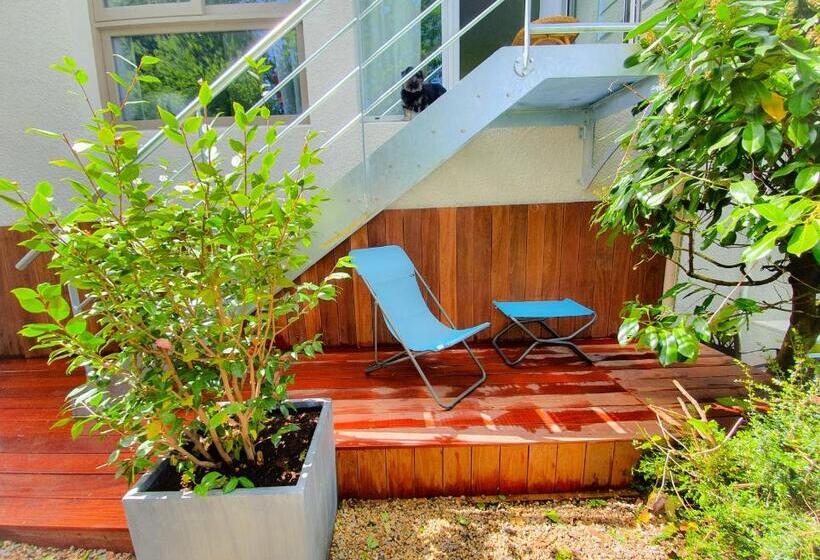 강 전망 스위트, Alicia Auray Le Bono