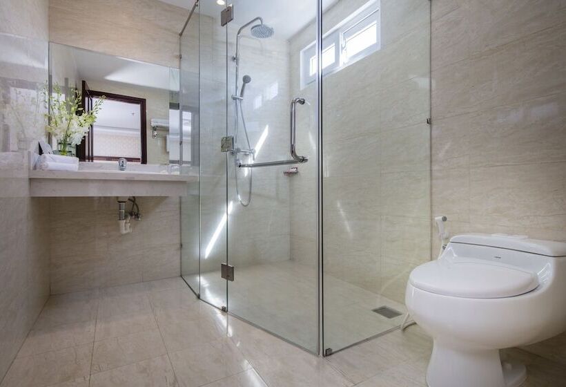 اتاق خانوادگی, Galliot