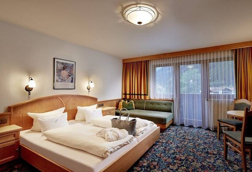 Номер Стандарт с Балконом, Huber S Boutique