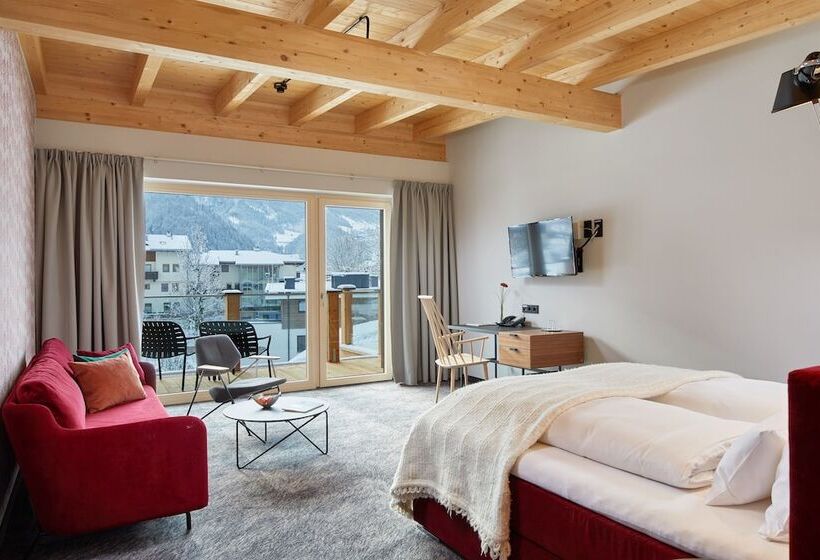 Полулюкс с Балконом, Huber S Boutique