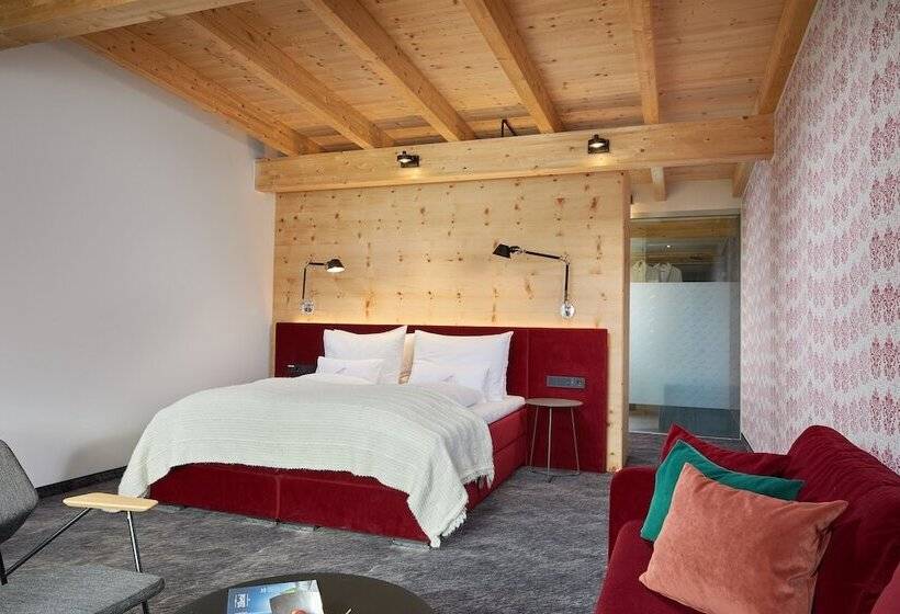 Полулюкс с Балконом, Huber S Boutique