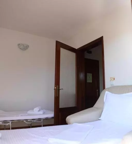 Standard Quadruple Room, Insula