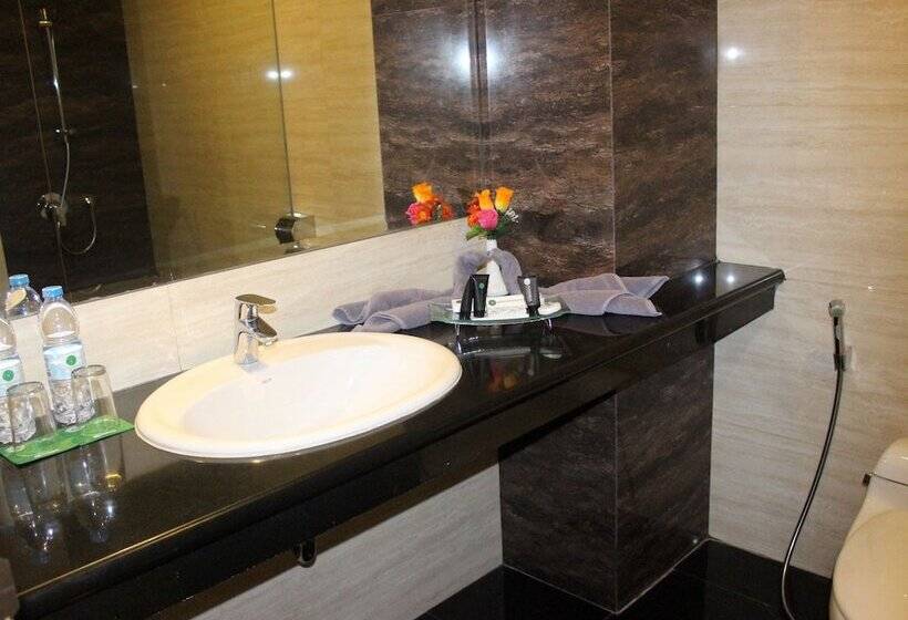 اتاق اجرایی, Karibia Boutique