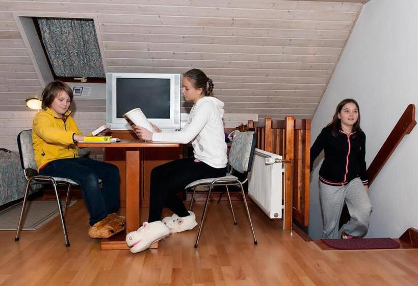 اتاق خانوادگی, Tripič, Restaurant And Pizzeria