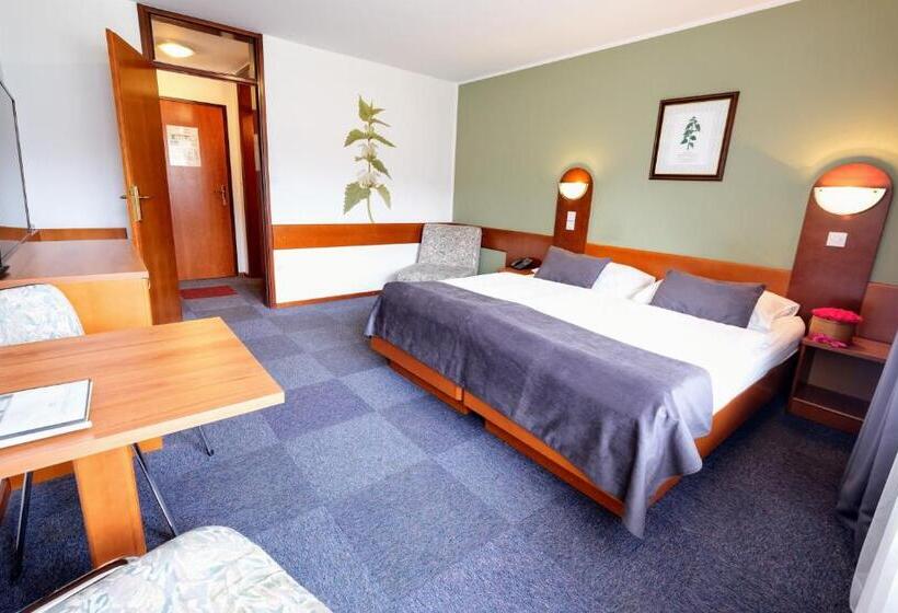 اتاق خانوادگی, Tripič, Restaurant And Pizzeria