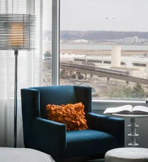 スタンダードシティビュールーム, Renaissance Arlington Capital View