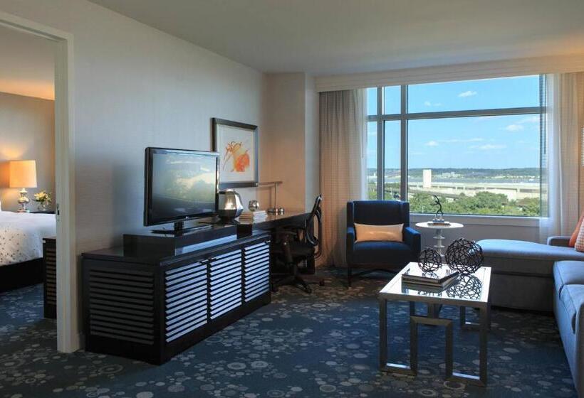 스위트, Renaissance Arlington Capital View