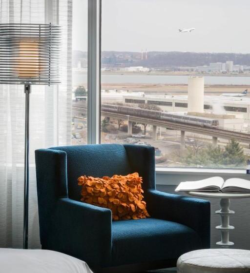 클럽 룸, Renaissance Arlington Capital View