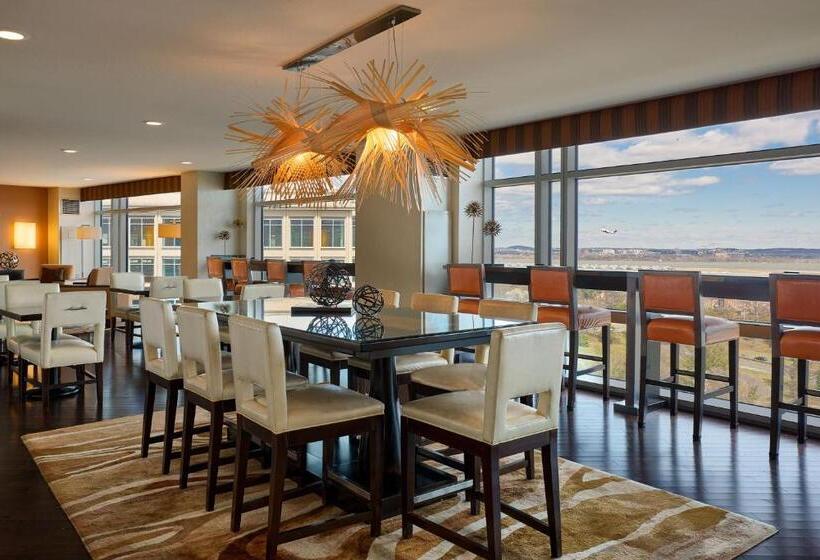 스탠다드 룸 더블 침대 2개, Renaissance Arlington Capital View