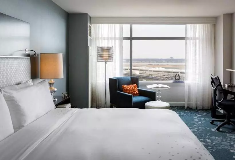 スタンダードルーム, Renaissance Arlington Capital View