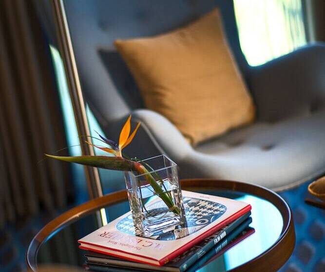 اتاق کلاب, Renaissance Izmir