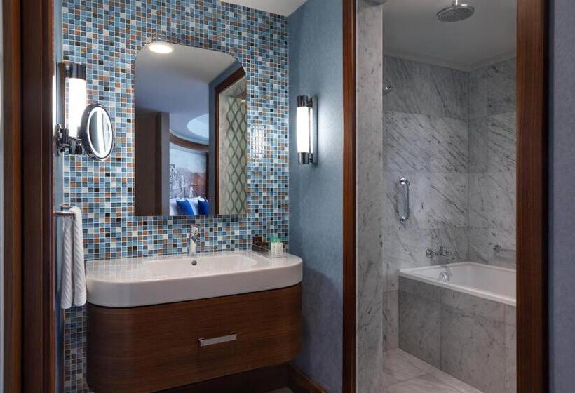 سوییت جونیور اجرایی, Renaissance Izmir