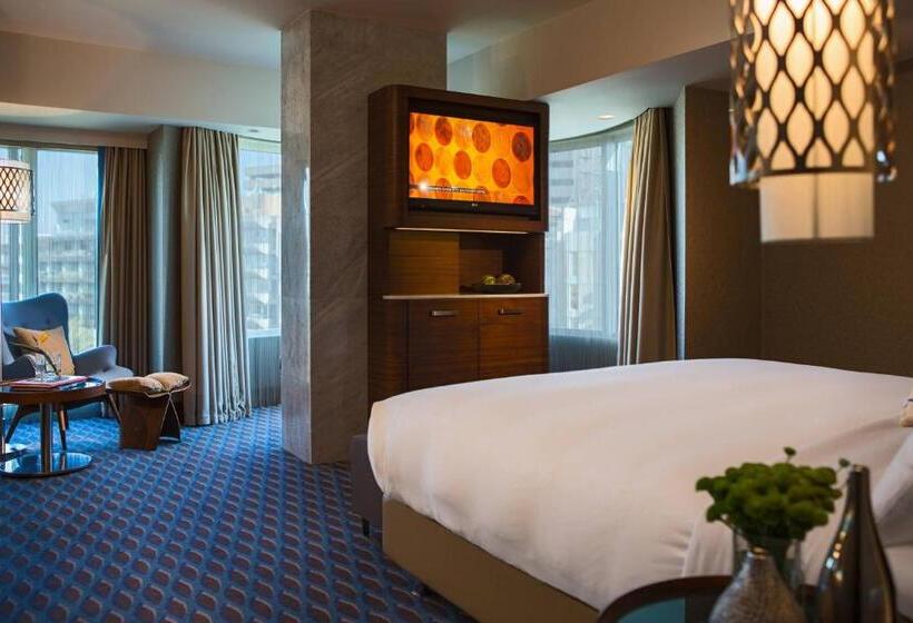 سوییت جونیور اجرایی, Renaissance Izmir