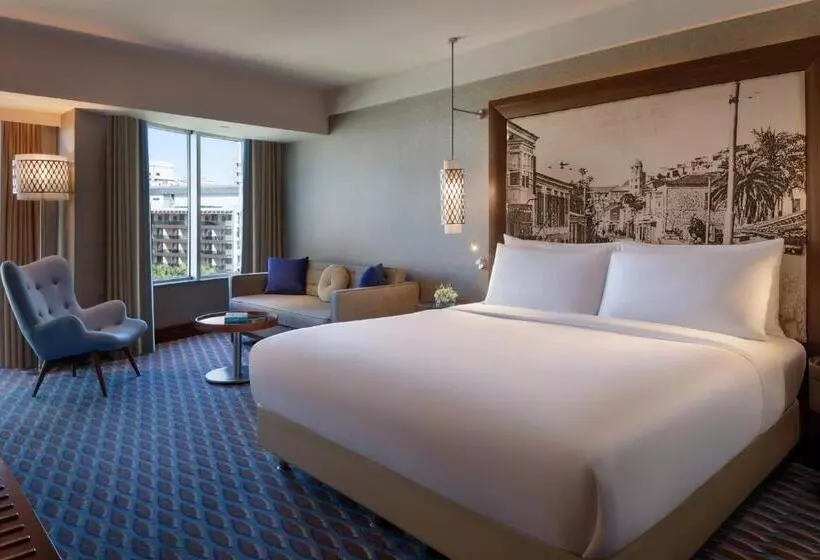 Deluxe Room King Size Bed