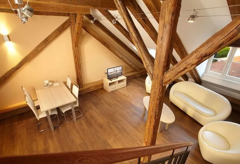 テラスつきの２ベッドルームアパートメント, Residence U černé Věže české Budějovice