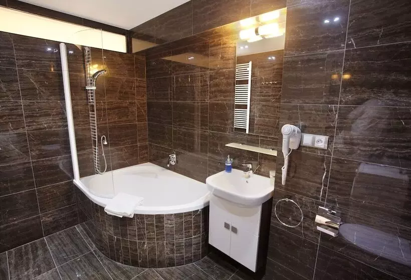 テラスつきの２ベッドルームアパートメント, Residence U černé Věže české Budějovice