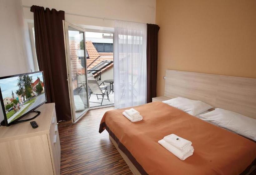 דירת שני חדרים, Residence U černé Věže české Budějovice