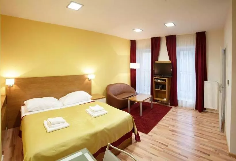 スタンダードスタジオ, Residence U černé Věže české Budějovice