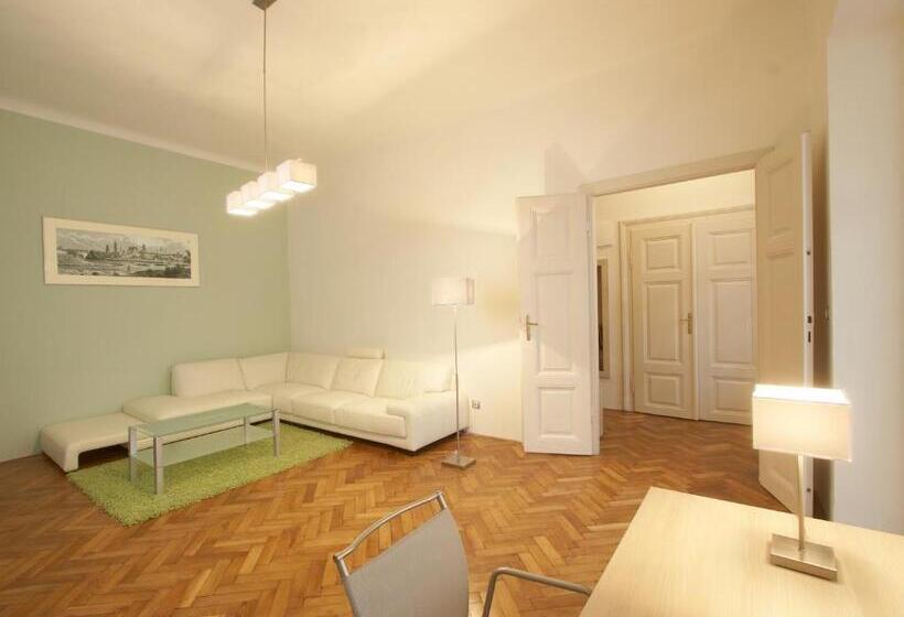 דירת משפחה, Residence U černé Věže české Budějovice